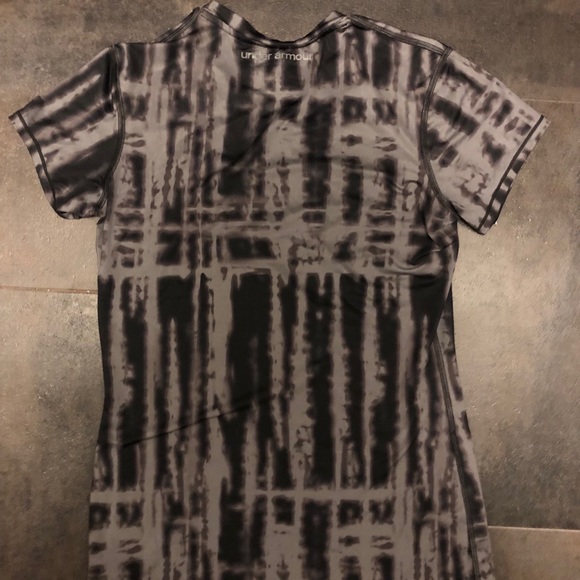 Under Armor Top - Picture 3 of 4